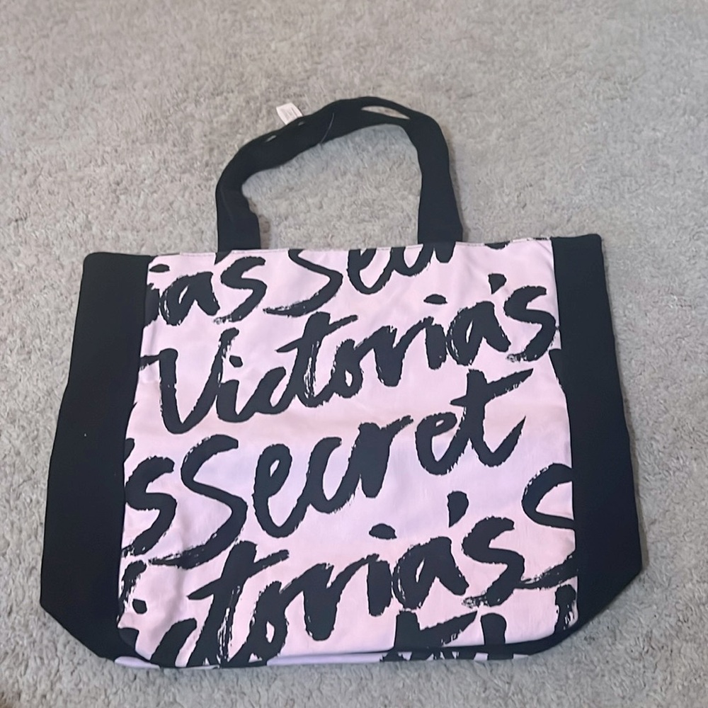 Pink and black Vicky tote!